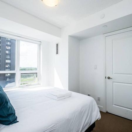 Kingdom Stays - Eva Rd Suites Toronto Exterior foto