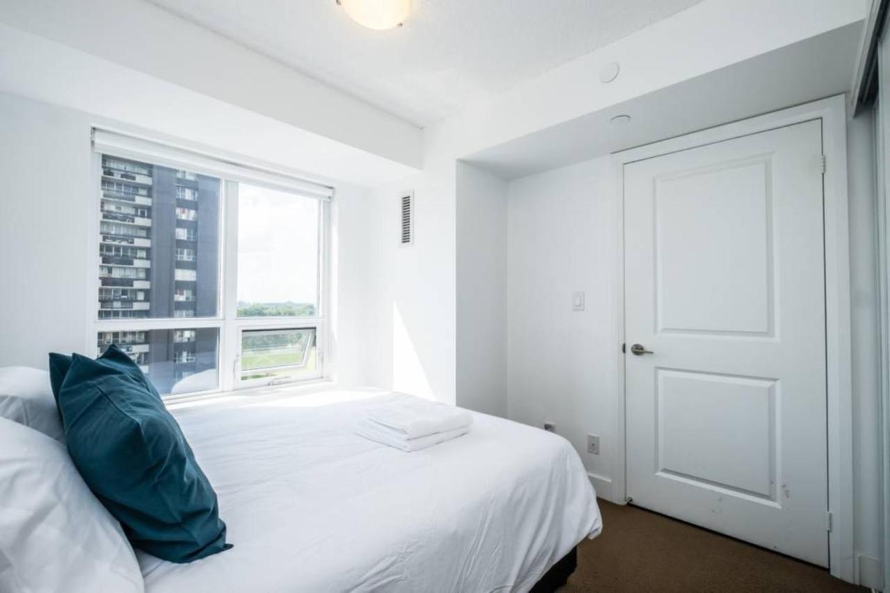 Kingdom Stays - Eva Rd Suites Toronto Exterior foto